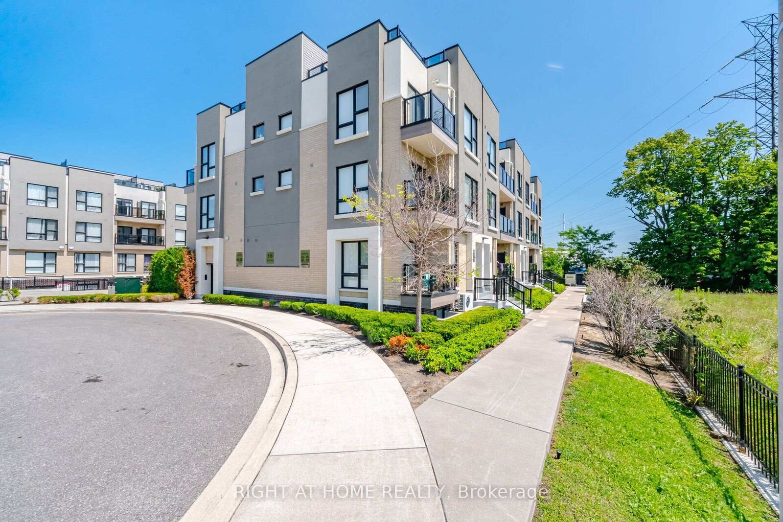 Property Photo: 515 Kingbird Grove 233 ON M1B 0E3