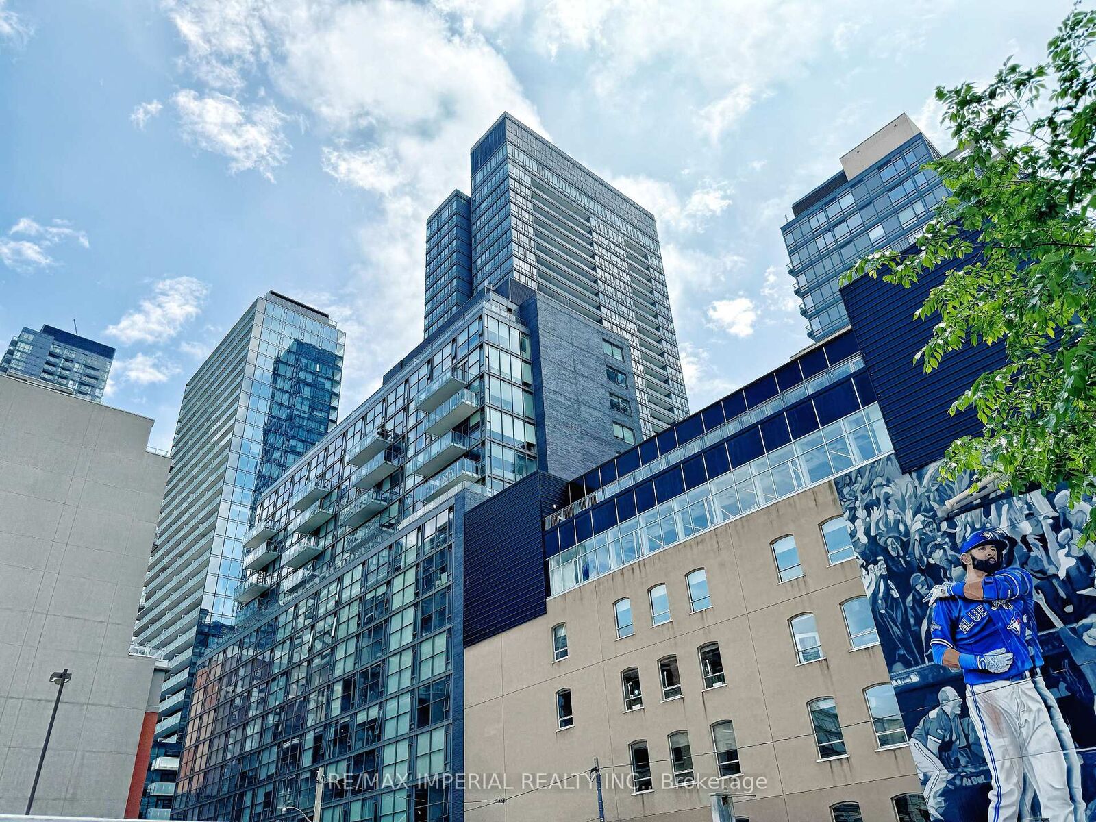 Property Photo: 25 Oxley Street 405 ON M5V 2J5
