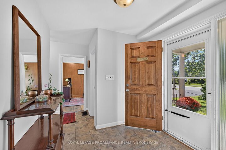 Property Photo:  289 Avenue Road  ON K7M 1C8 
