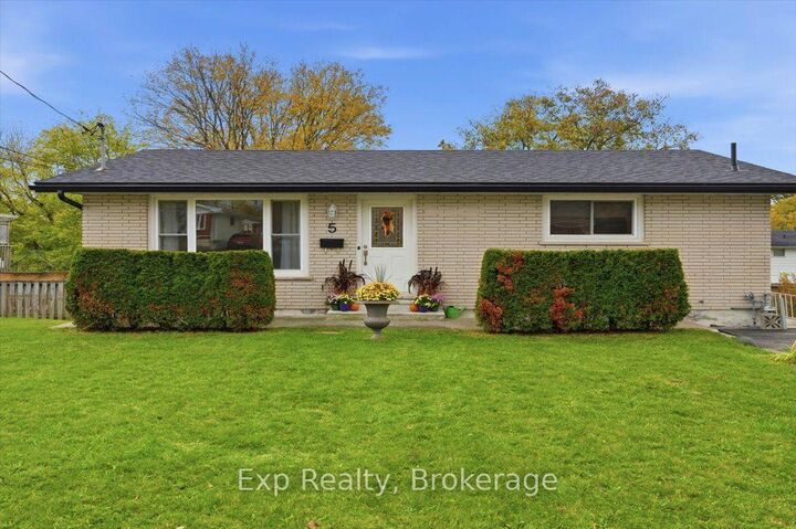 Property Photo:  5 Kidd Avenue  ON K8V 2L6 