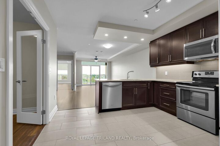 Property Photo:  260 Villagewalk Boulevard 801  ON N6G 0W6 