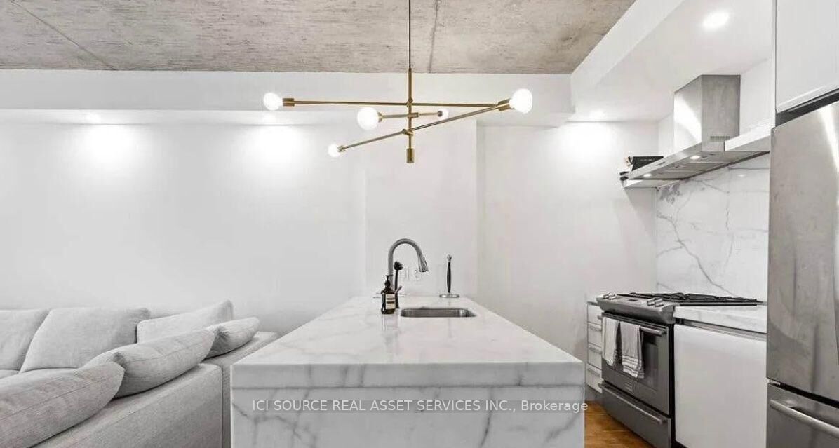 Property Photo:  75 Portland Street 526  ON M5V 2M9 