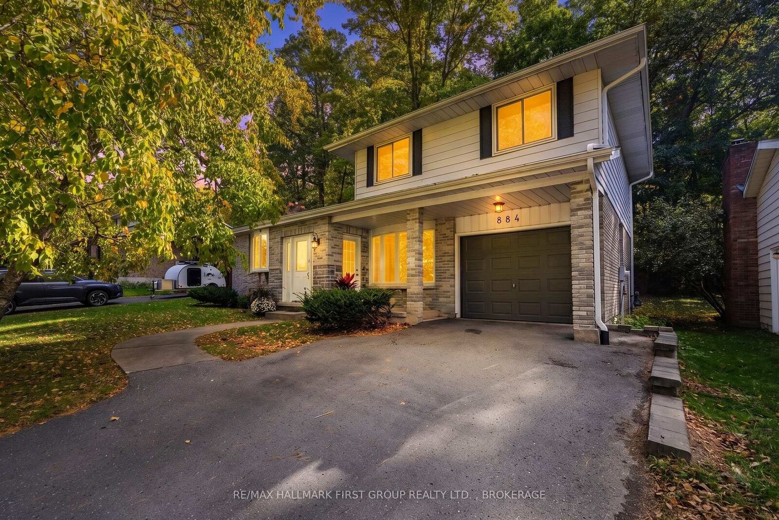 Property Photo:  884 Safari Drive  ON K7M 6X5 