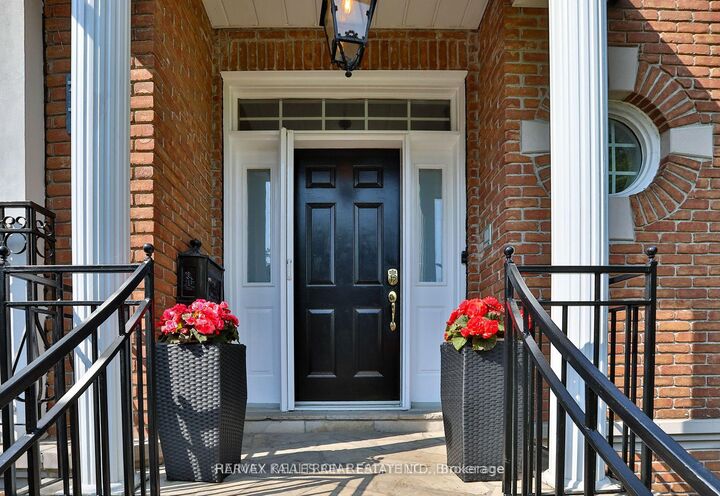 Property Photo: 38 Gwendolen Crescent ON M2N 2L7