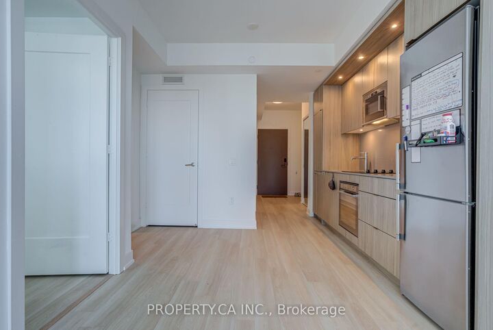 Property Photo:  30 Inn On The Park Drive 2402  ON M3C 0P7 