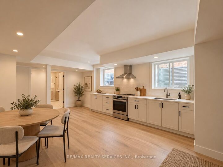 Property Photo: 62 Tweedhill Avenue Lower ON L7C 4K2