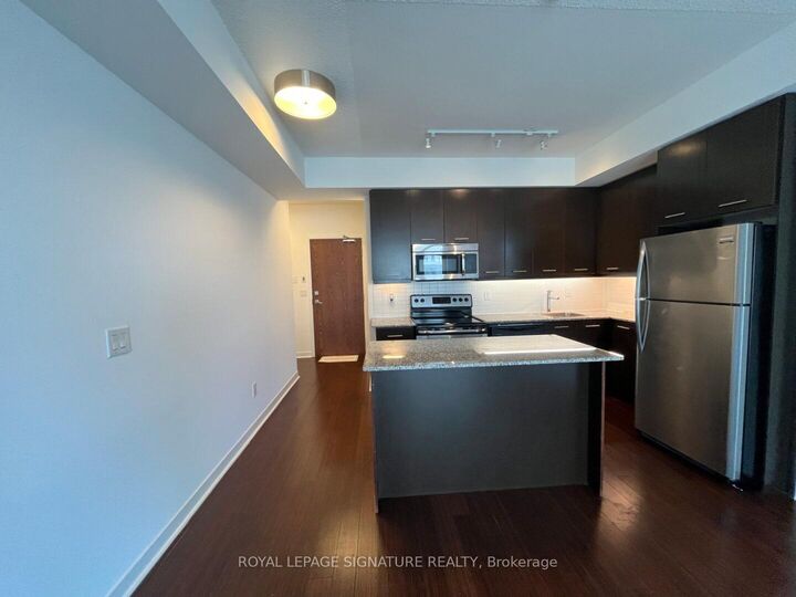 Property Photo:  365 Prince Of Wales Drive 2009  ON L5B 0G6 