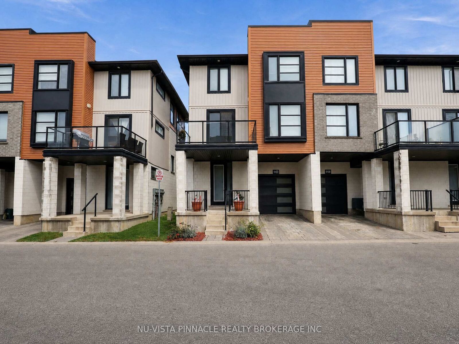 Property Photo:  960 West Village Square  ON N6H 0J7 