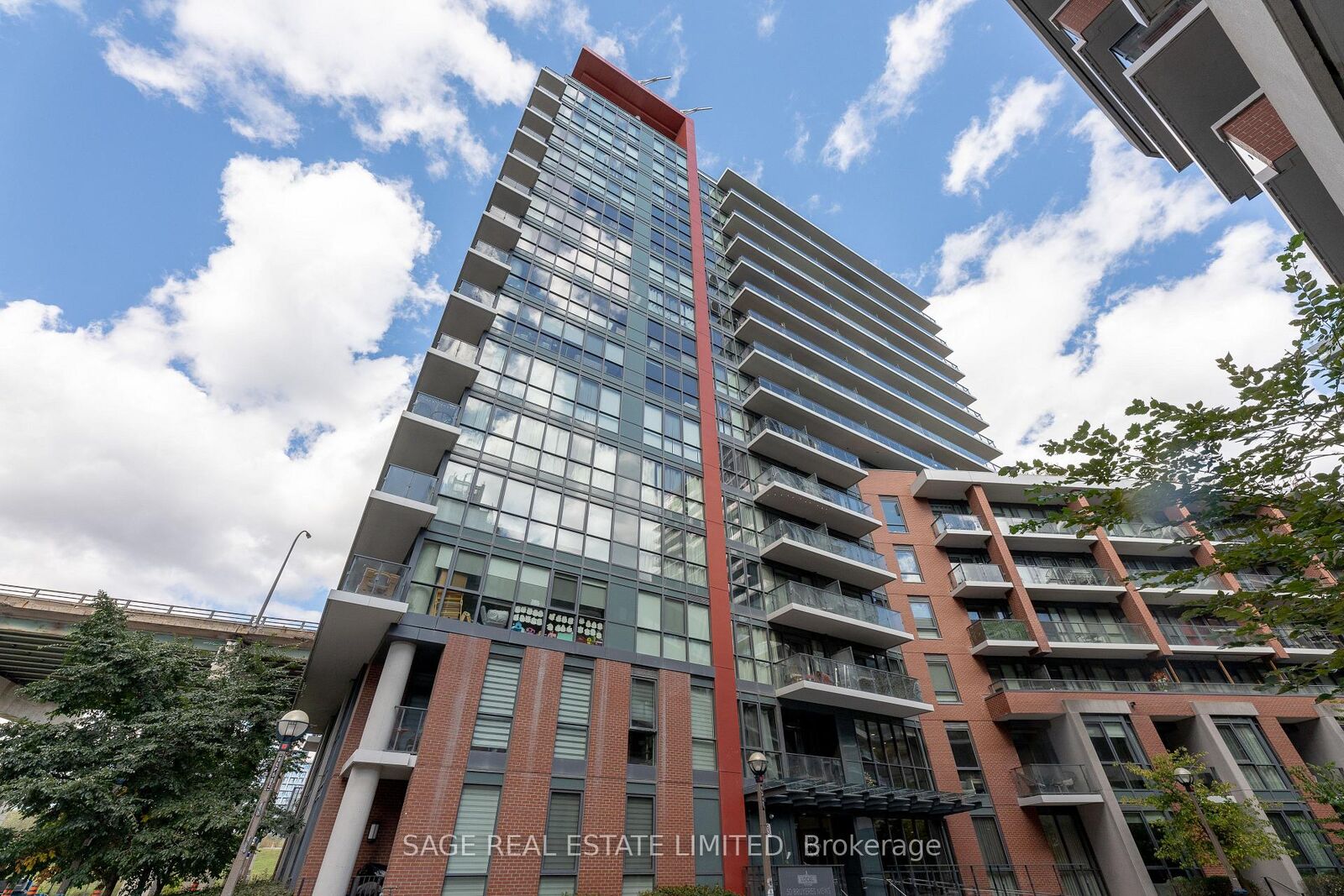 Property Photo:  50 Bruyeres Mews 519  ON M5V 0H8 