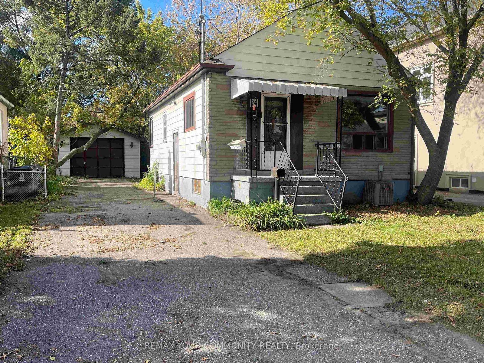 Property Photo:  74 Sixteenth Street  ON M8V 3K1 