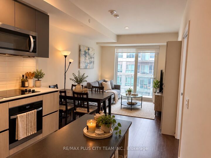 Property Photo:  150 Logan Avenue 720  ON M4E 0E4 