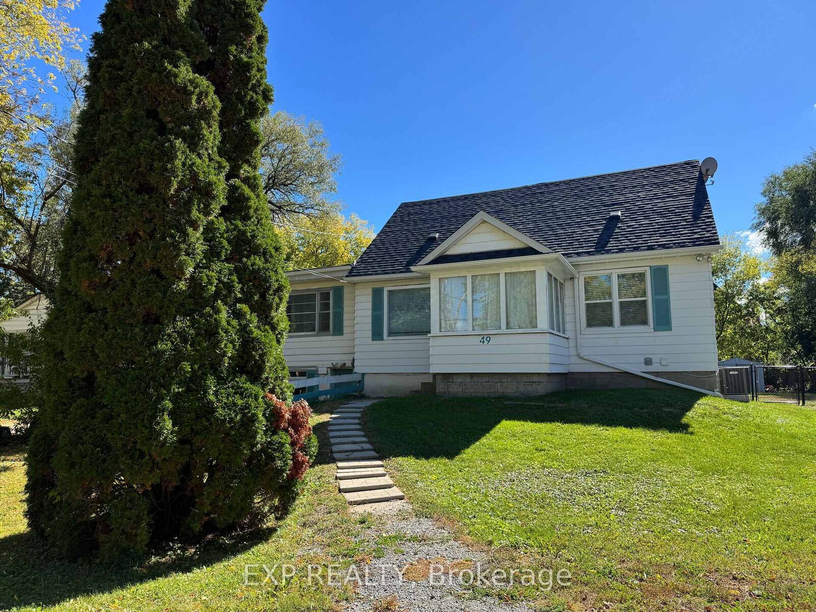 Property Photo:  49 Sunset Beach Road Main &Amp Upper  ON L4E 3G7 