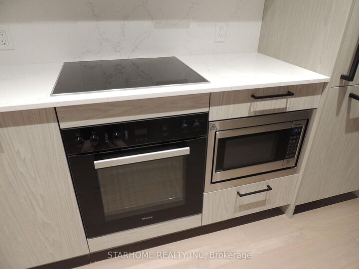Property Photo:  91 Montclair Avenue 2109  ON M5P 0B1 