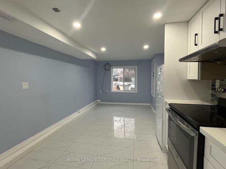 Property Photo:  818 Garth Street Studio  ON L9C 4K5 