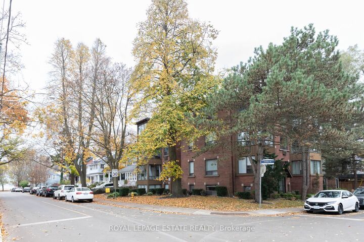Property Photo:  15 Violet Avenue 6  ON M4E 1A9 