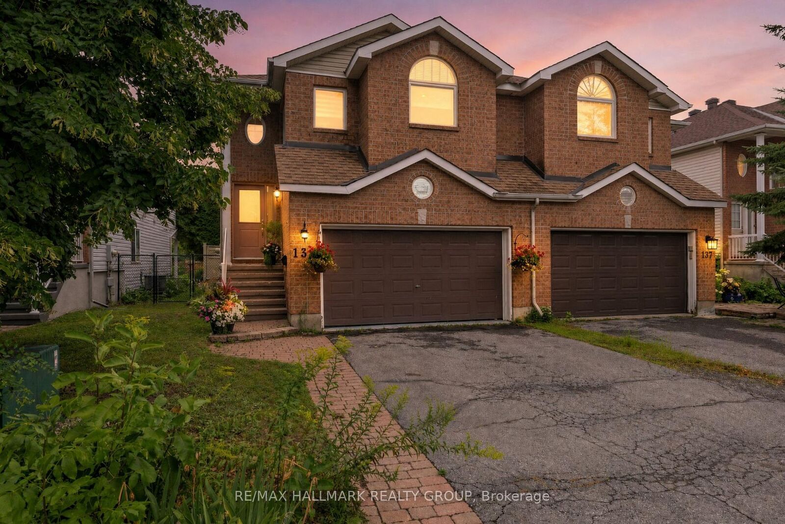 Property Photo:  139 Castle Glen Crescent  ON K2L 4G9 