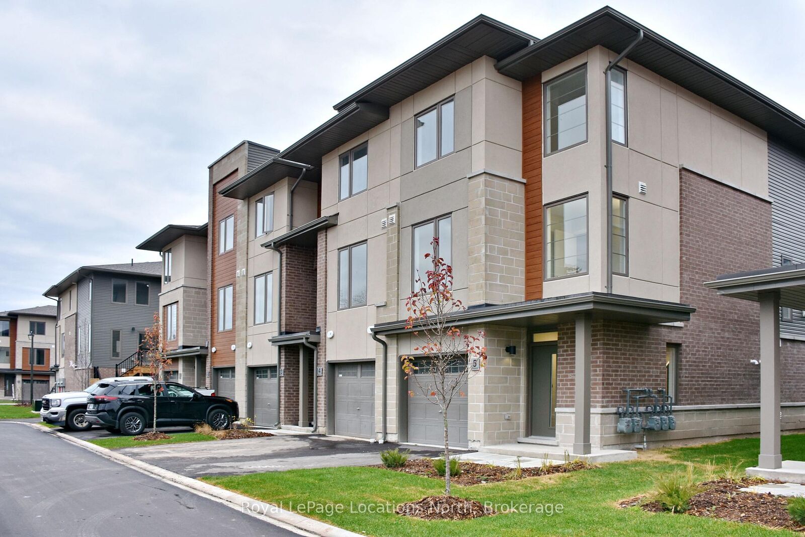 Property Photo:  35 Dawson Drive 5  ON L9Y 2L8 