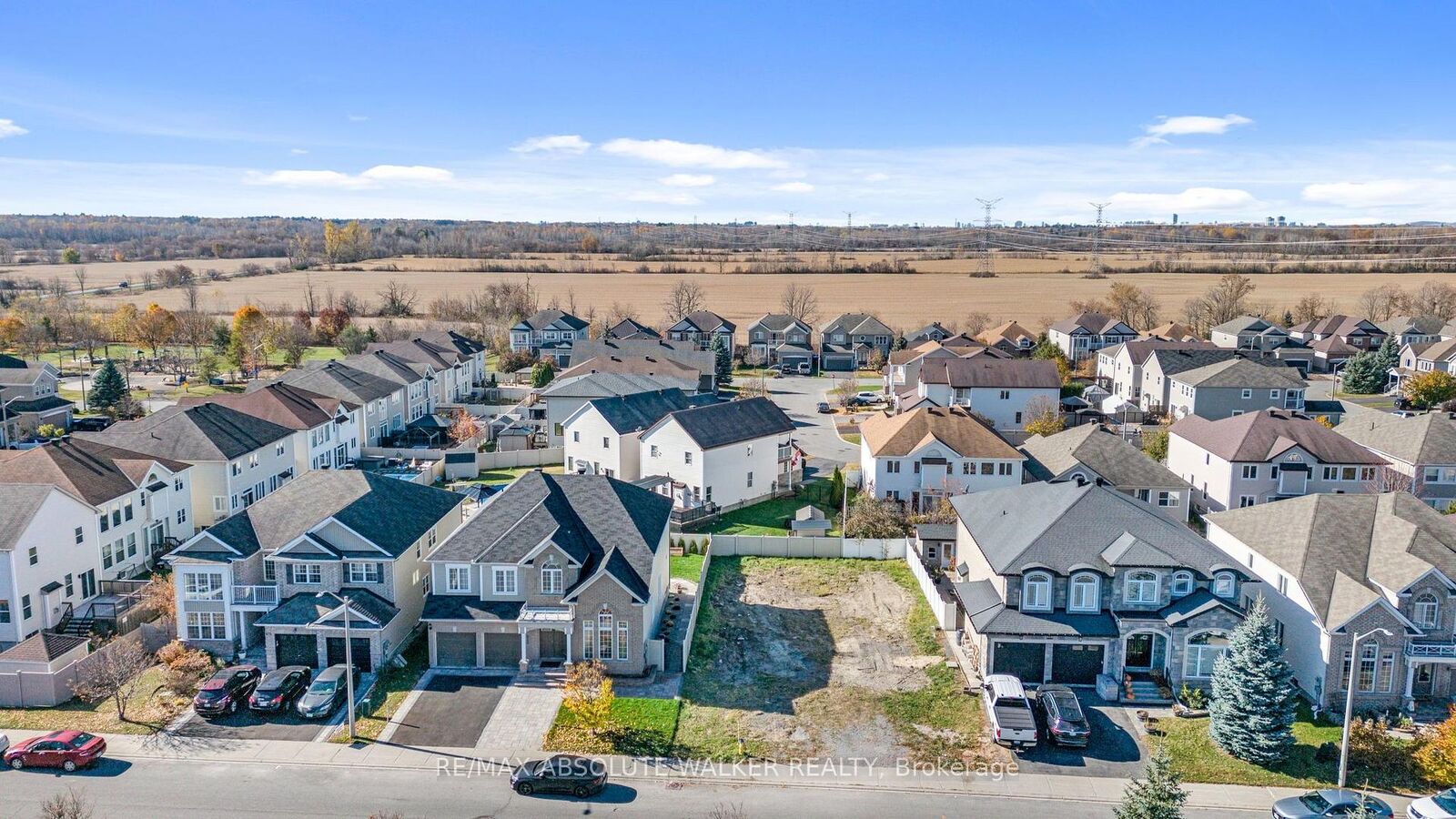 Property Photo:  820 Percifor Way  ON K1W 0B4 