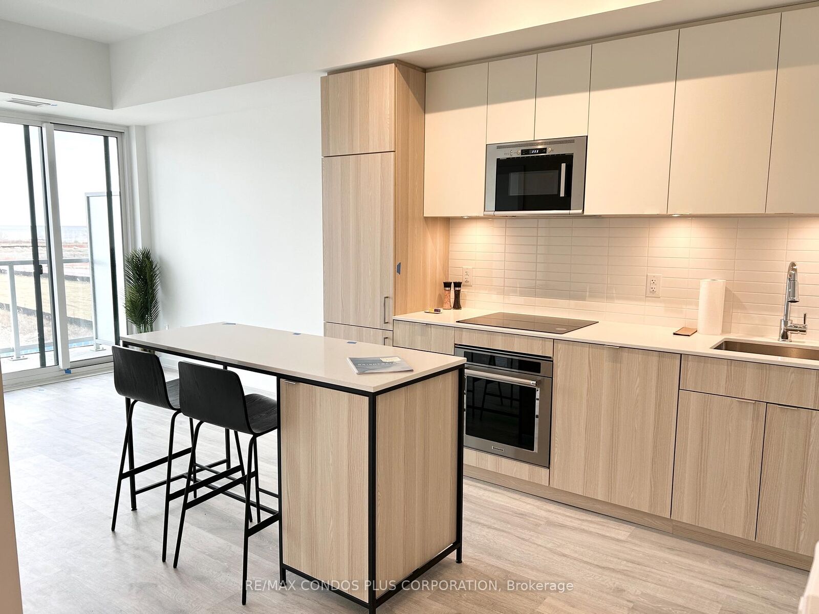 Property Photo: 220 Missinnihe Way 320 ON L5H 0A9