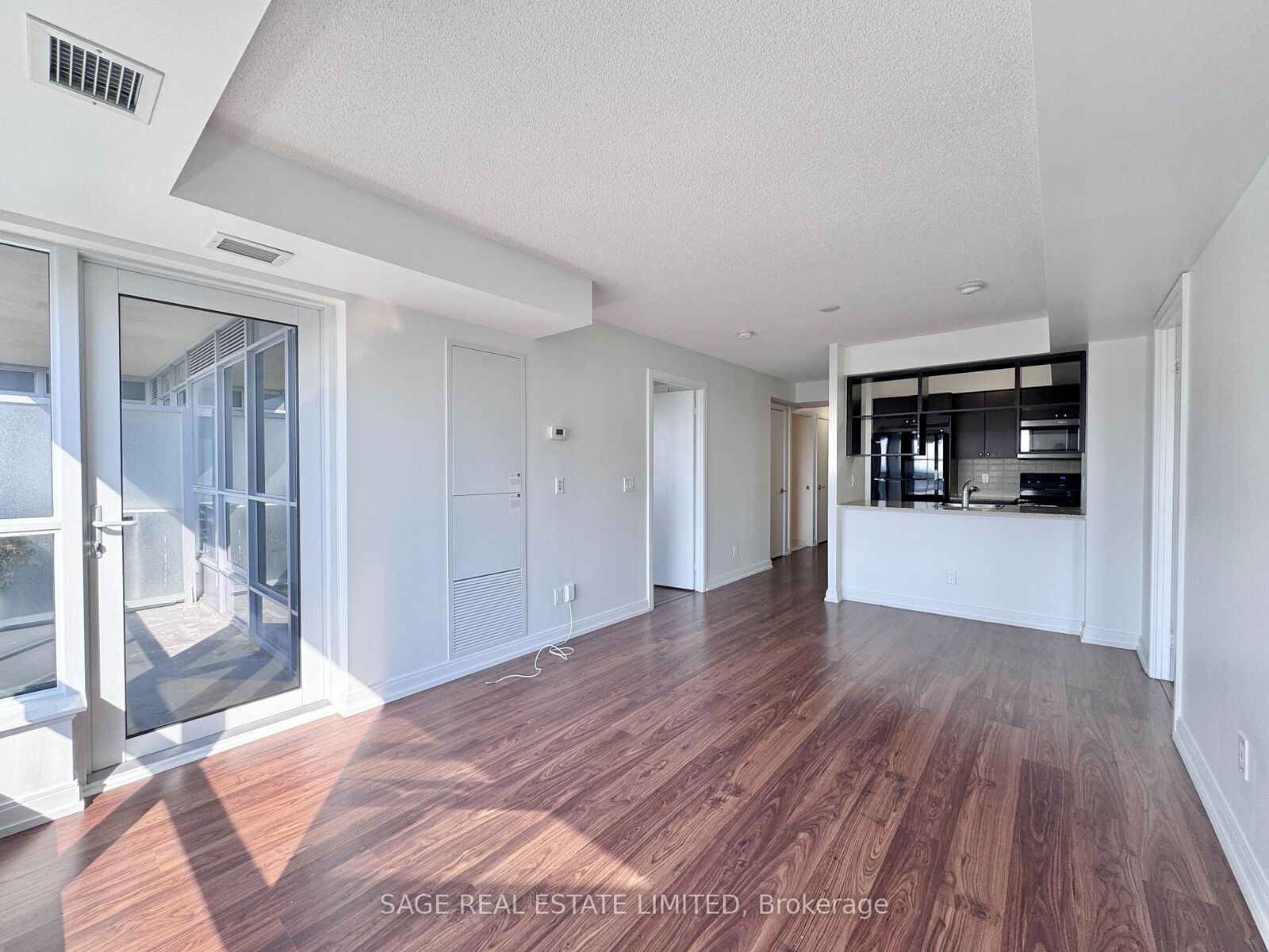 Property Photo:  181 Village Green Square 2415  ON M1S 0K6 