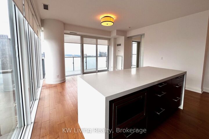 Property Photo:  1080 Bay Street 4310  ON M5S 0A5 