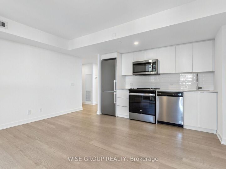 Property Photo:  18 Tretti Way 1210  ON M3H 0E4 