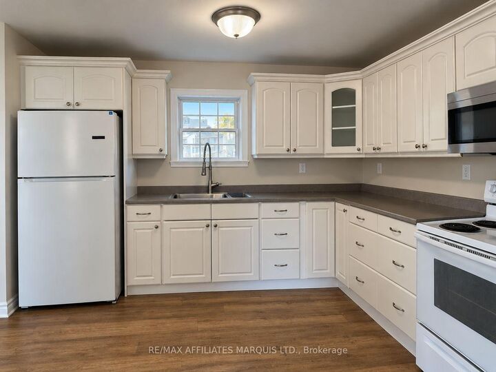 Property Photo:  7 Park Street  ON K6H 1K1 