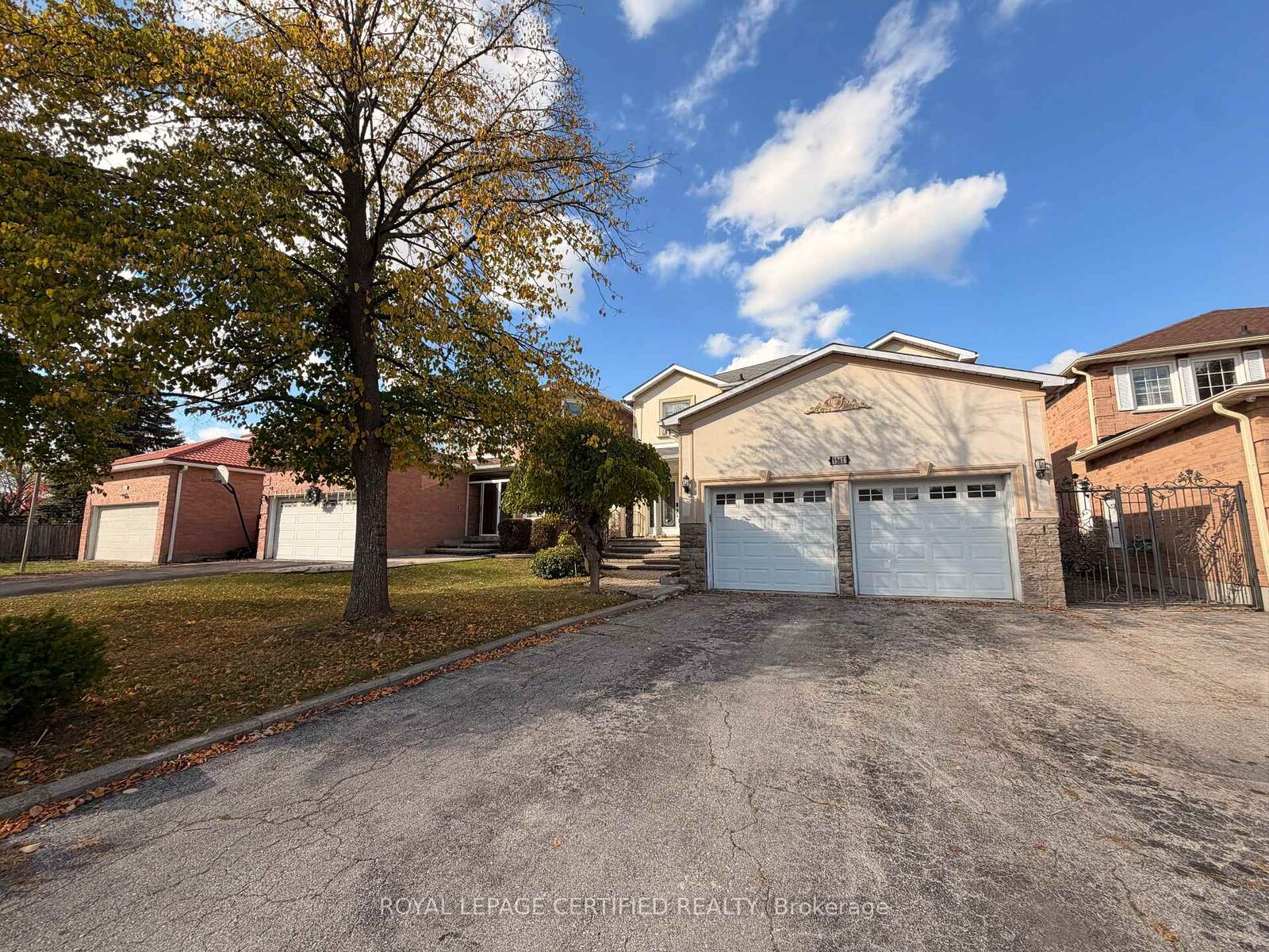 Property Photo: 1561 Wintergrove Gardens ON L5M 3Z9