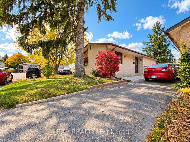Property Photo:  8 Habitat Square  ON L6S 1X7 