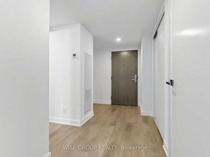 Property Photo: 18 Tretti Way 1601 ON M3H 0E4