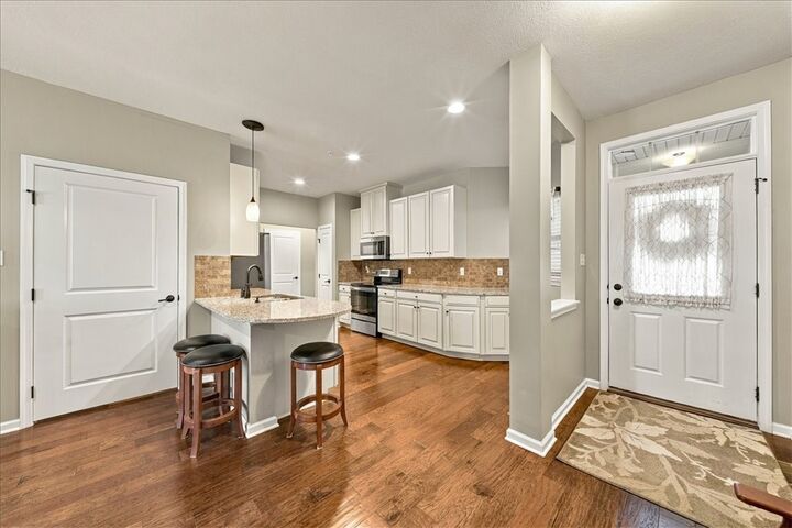 Property Photo: 2000 Connecticut Ln PA 15143