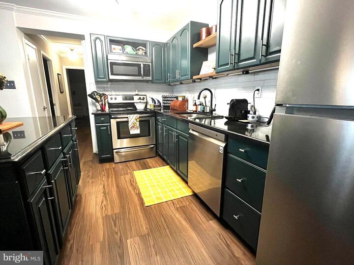 Property Photo: 6250 Edsall Road 201 VA 22312