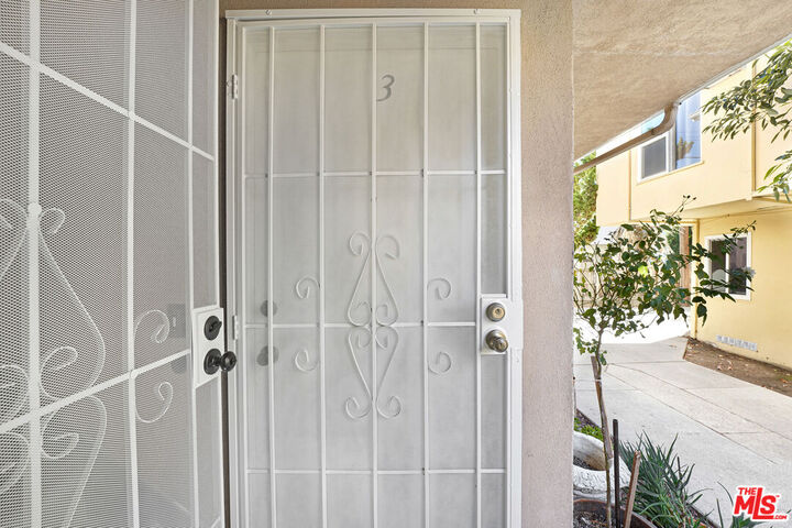 Property Photo:  1108 S Sherbourne Dr, Unit 3  CA 90035 