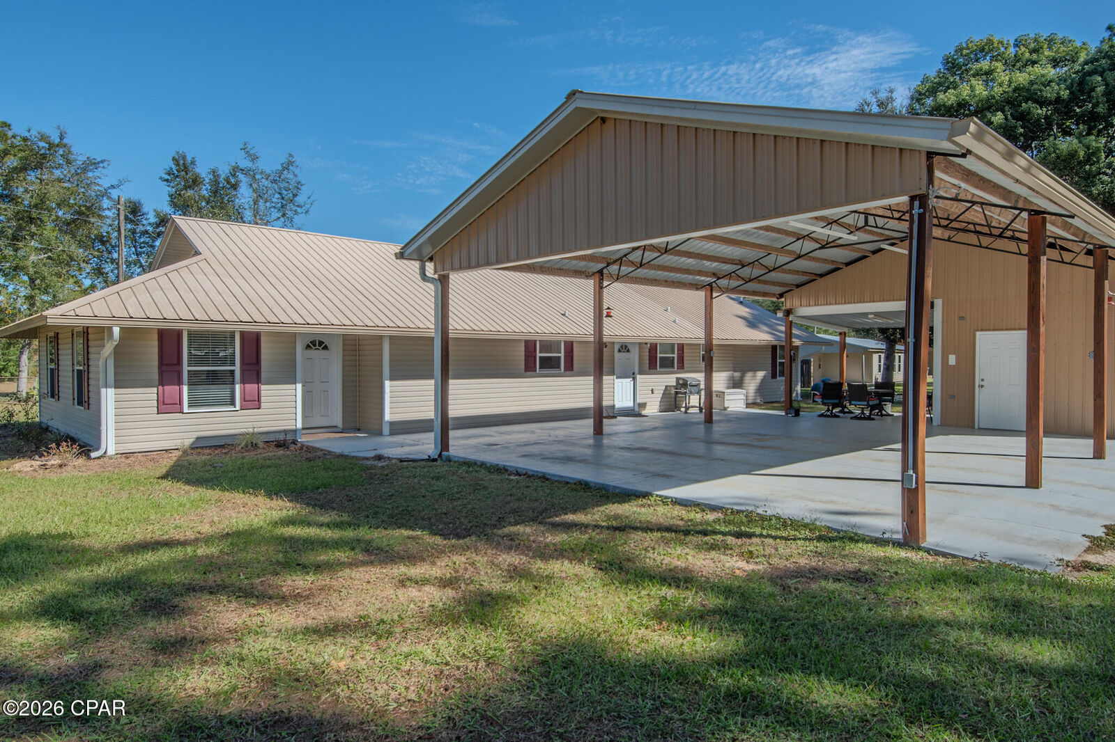 Property Photo: 13816 Fiddlers Green Road FL 32409