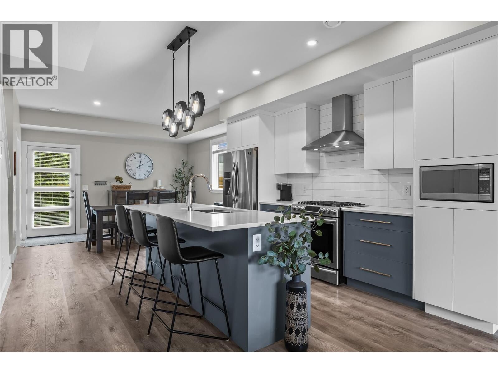 Property Photo: 771 Raymer Avenue 2 BC V1Y 4Z7