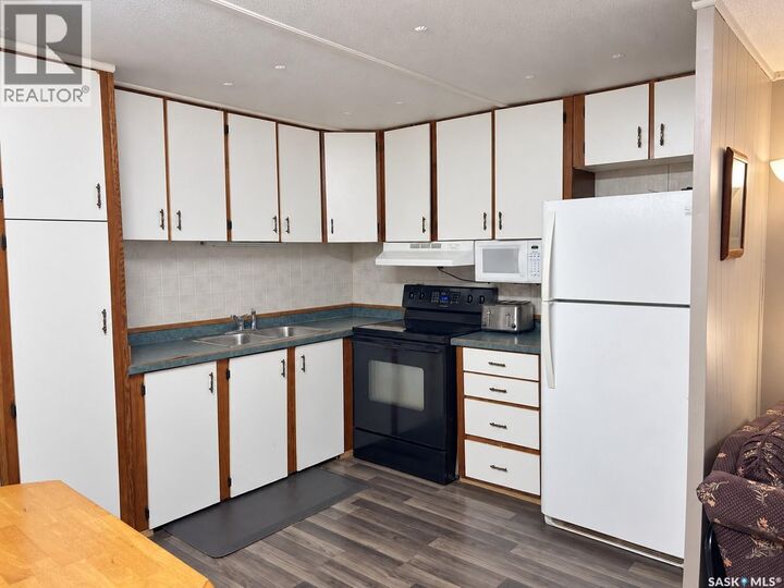 Property Photo:  303 4th Avenue E  SK S0J 2E0 