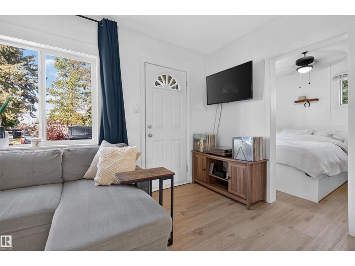 Property Photo: 5017 45 Av AB T0C 0V0