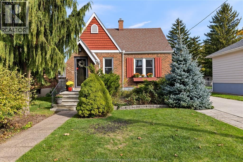 Property Photo:  131 Delaware Avenue  ON N7L 2W3 