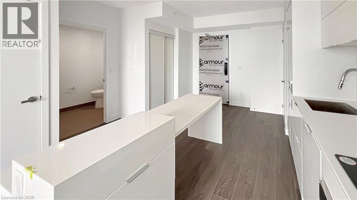 Property Photo: 370 Martha Street 606 ON L7R 0G9