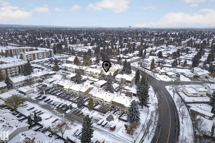 Property Photo: 181 Tudor Lane NW AB T6J 3T5