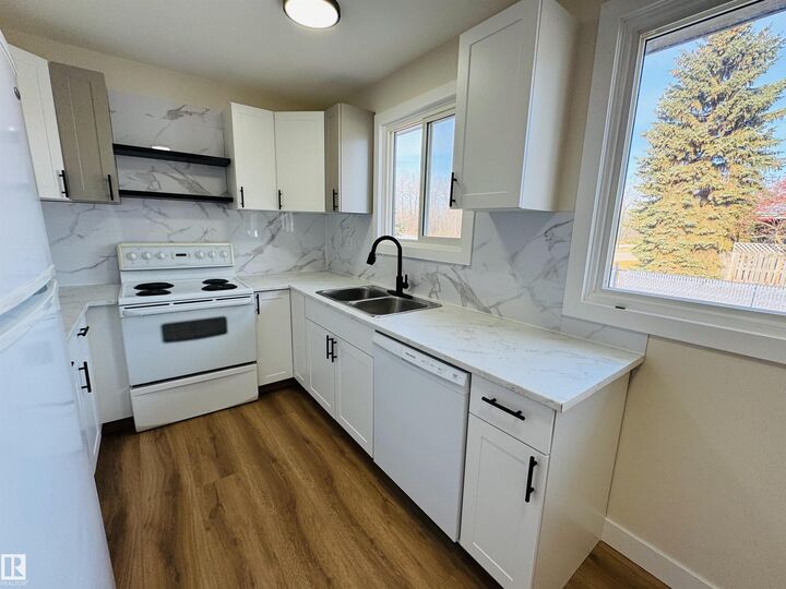 Property Photo:  11 Overdown Drive  AB T4N 5G9 