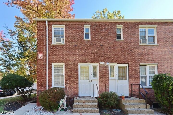 Property Photo:  20 Parkway Vlg 20B  NJ 07016 