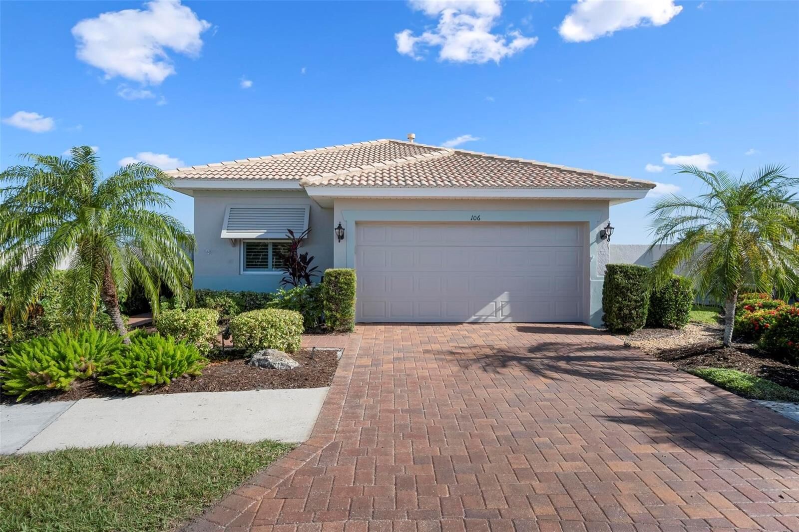 Property Photo: 106 Mestre Place FL 34275
