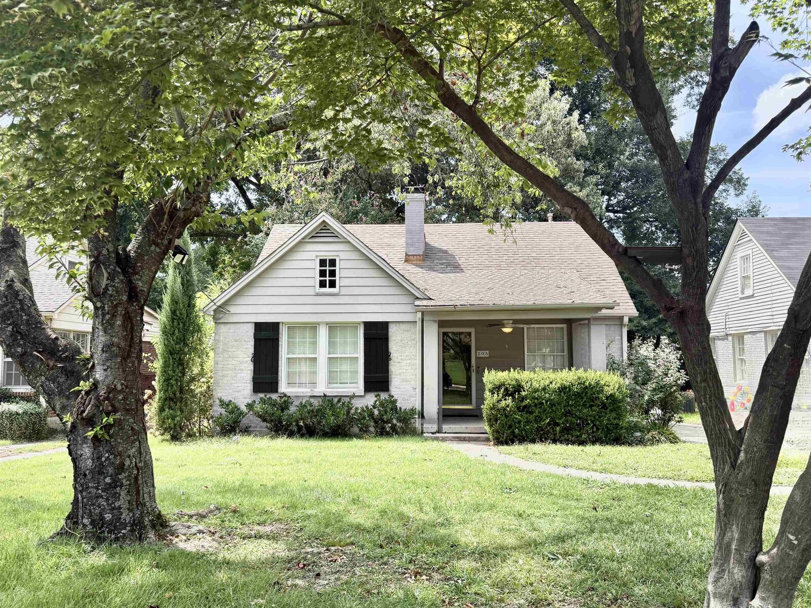 Property Photo: 205 S Reese St TN 38111
