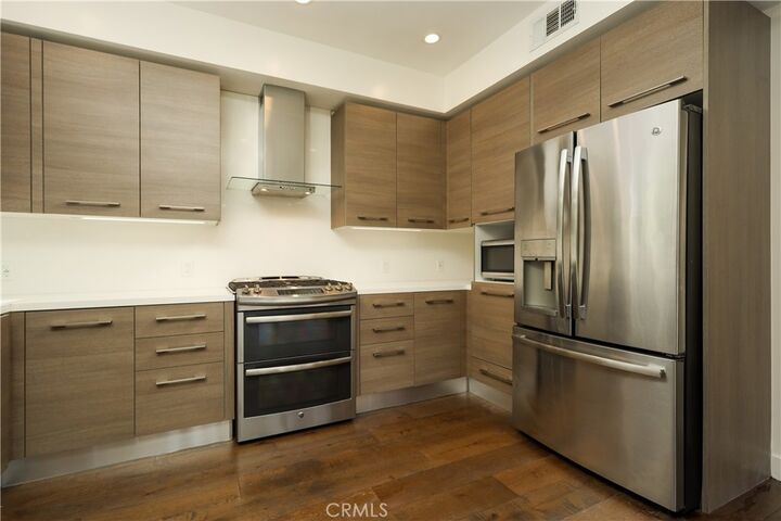 Property Photo:  10663 Kinnard Avenue 101  CA 90024 