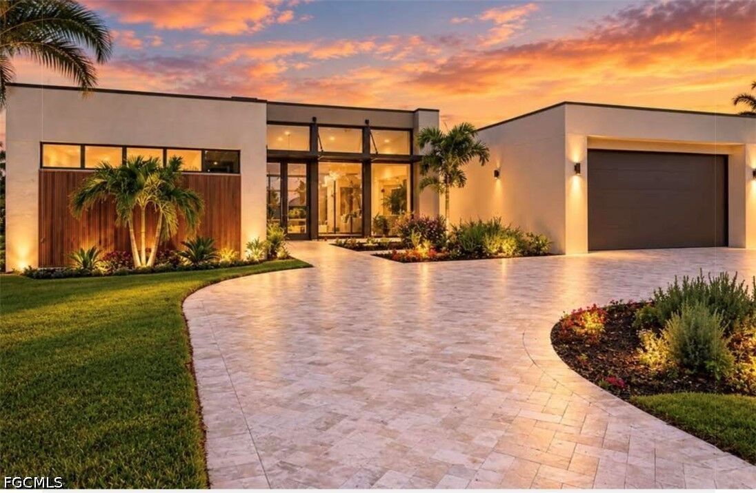 Property Photo:  2608 SW 20th Avenue  FL 33914 