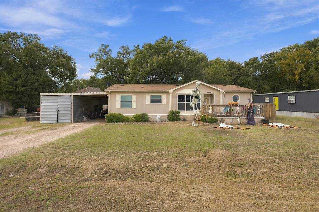 Property Photo: 209 Aztec Way TX 75474