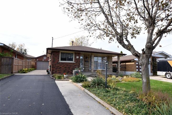 Property Photo:  30 Northgate Drive  ON L8T 2Y7 