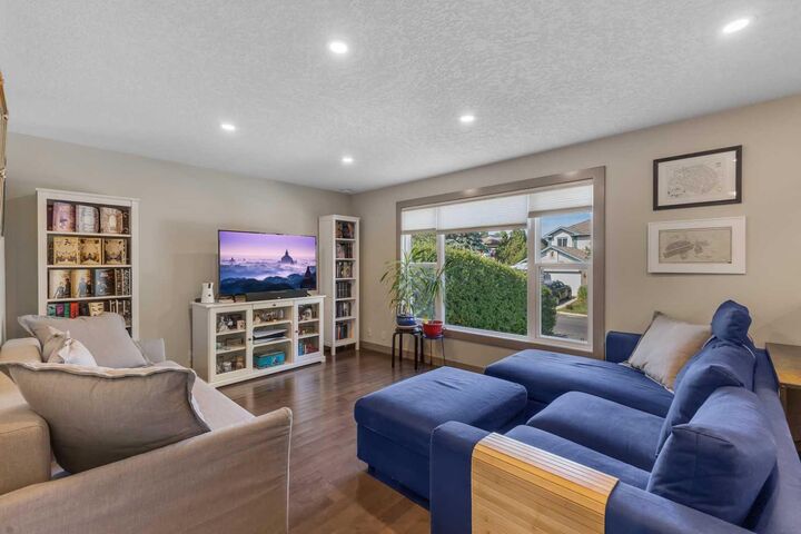 Property Photo:  104 Macewan Park Road NW  AB T3K 3G9 