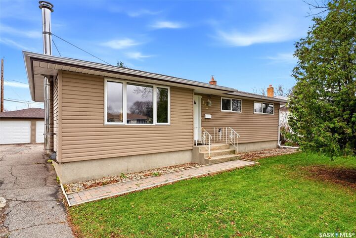 Property Photo:  125 Stapleford Crescent  SK S4S 4S8 